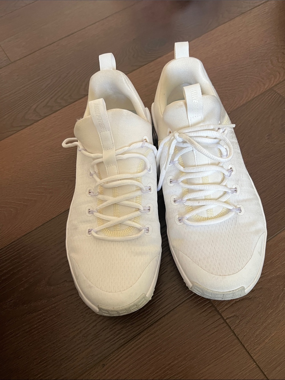White Nike Metcon Free